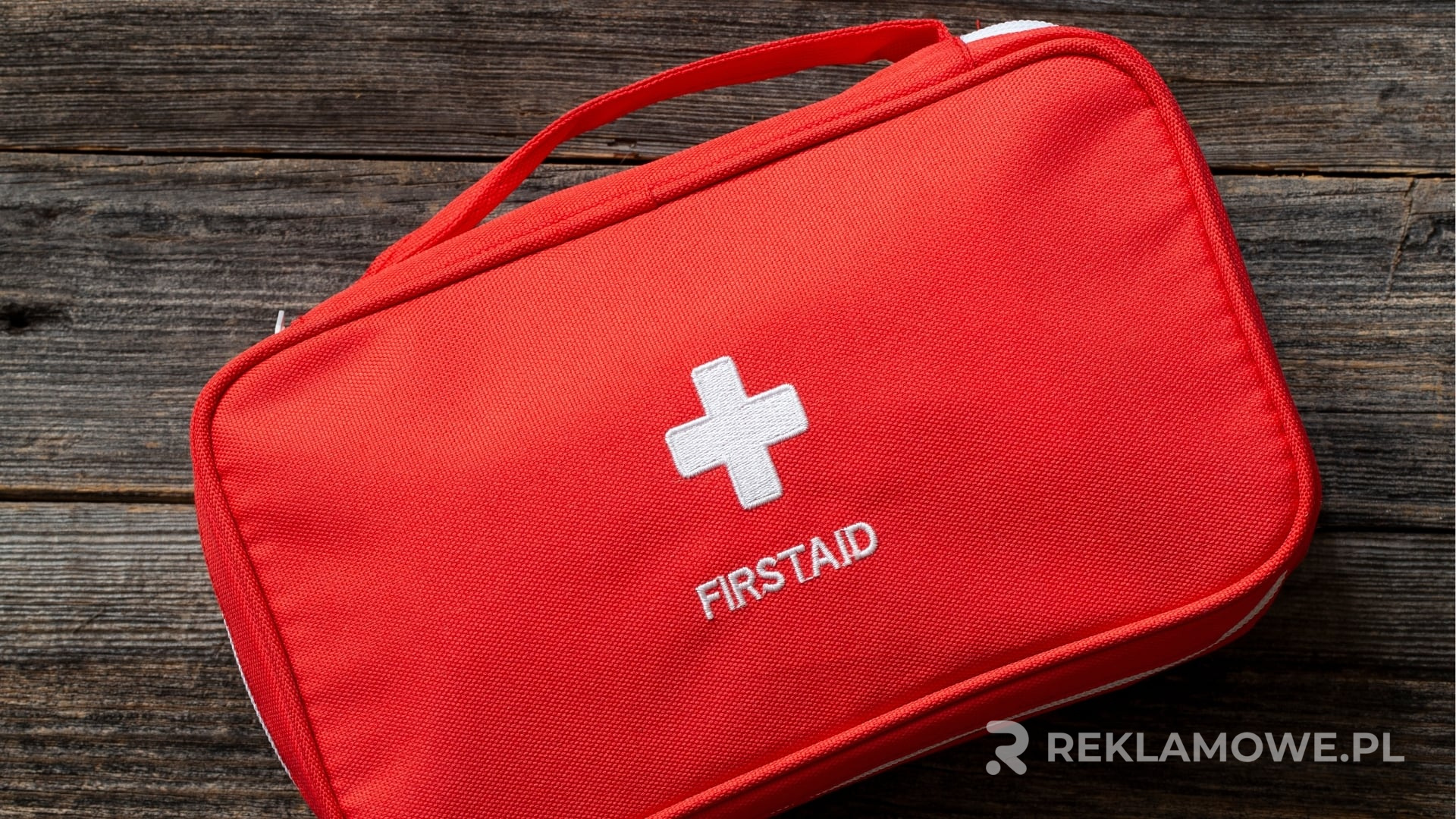 Jak wykorzystać apteczki reklamowe w branży zdrowotnej Apteczka reklamowa używana w medycynie