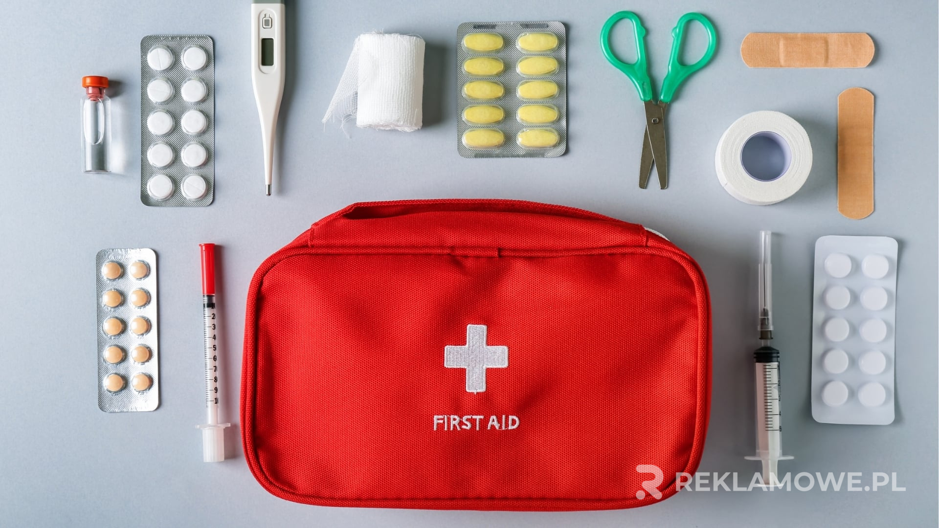 Nowoczesne trendy w projektowaniu apteczek reklamowych w 2025 roku